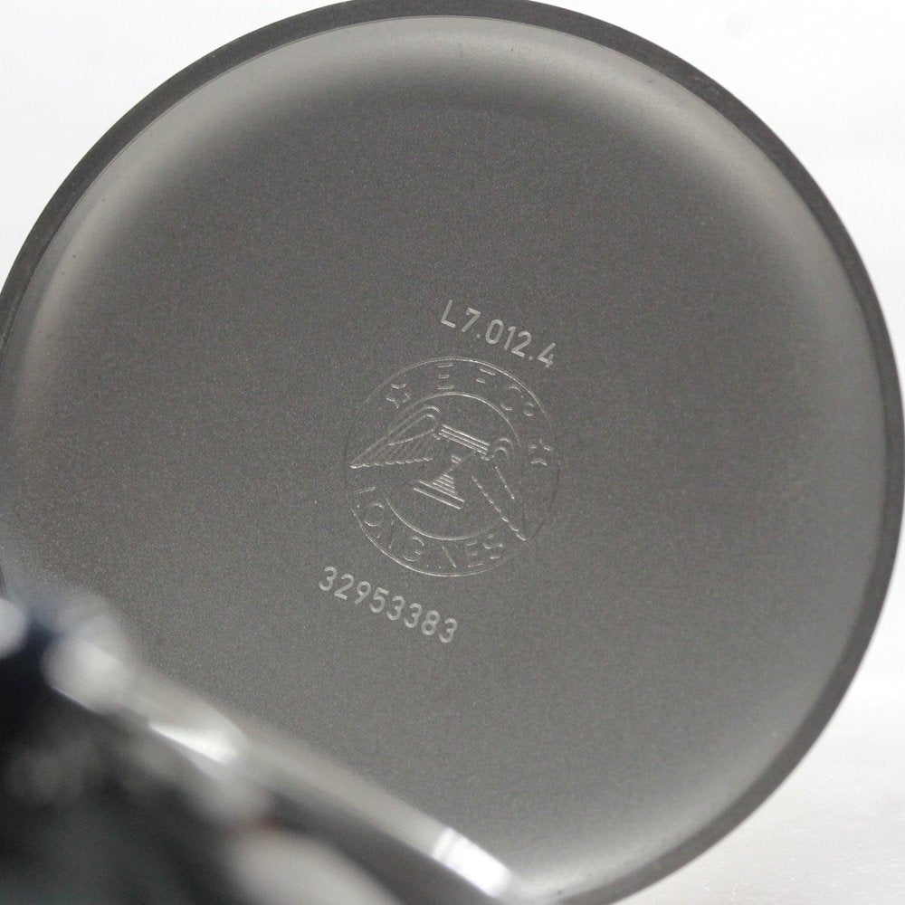 The longines hunter case pocket watch/longines-153, a discontinued model that was awarded as the main prize for the Akutagawa and Naoki Prizes.