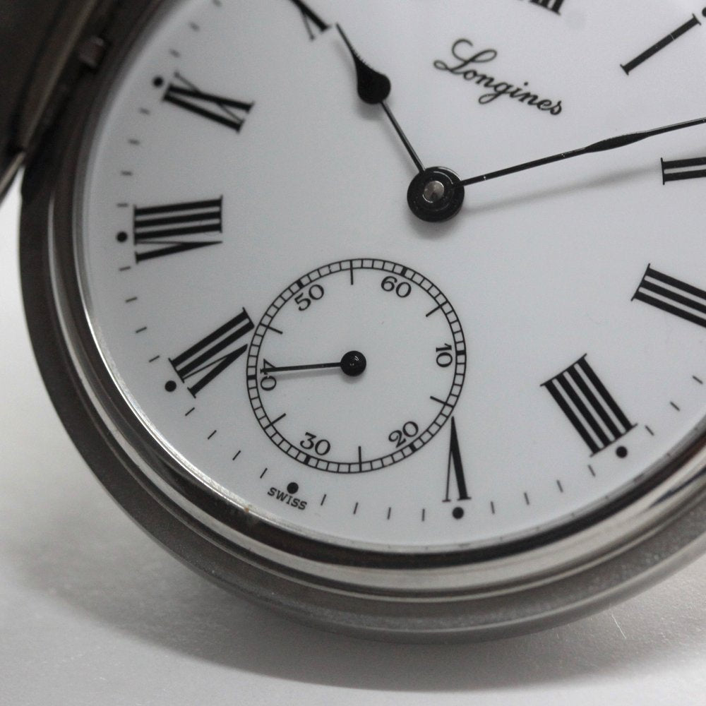 The longines hunter case pocket watch/longines-153, a discontinued model that was awarded as the main prize for the Akutagawa and Naoki Prizes.