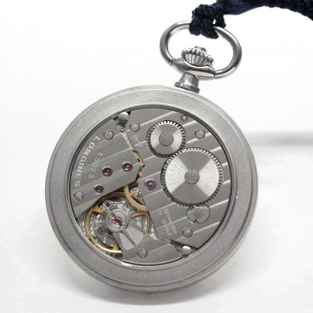 The longines hunter case pocket watch/longines-153, a discontinued model that was awarded as the main prize for the Akutagawa and Naoki Prizes.