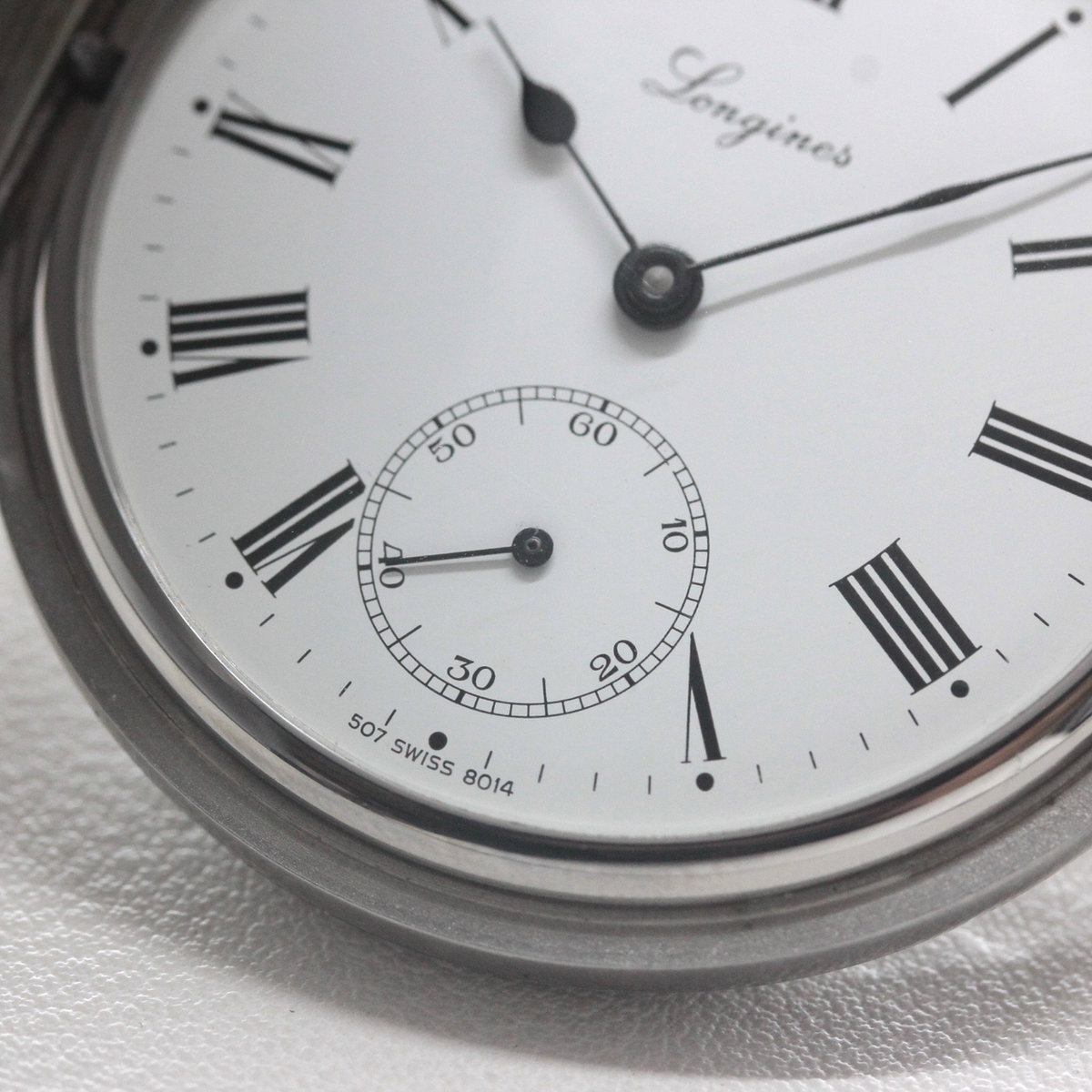 6時方向には秒針を表示するスモールセコンド