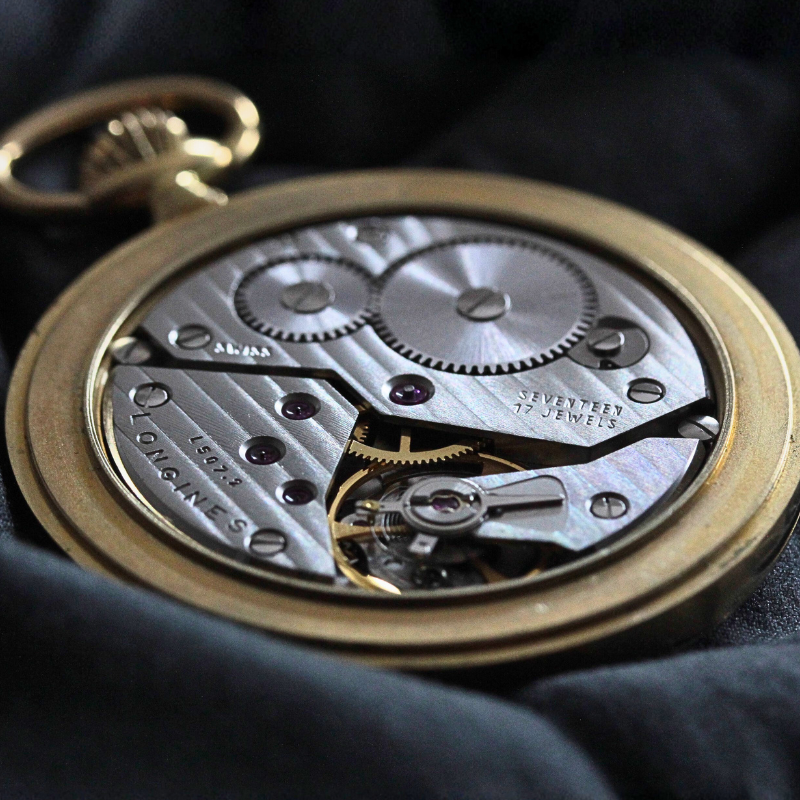 ★LONGINES/オールドロンジン 懐中時計 鎖付 Cal.379M搭載 中古良品★ ニエロ・黒金装飾 ロンジンの銀無垢アンティーク懐中時計1902年製