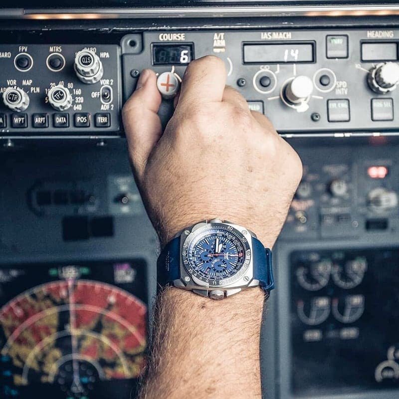 AVIATOR(アビエイター) MIG-29 SMT CHRONO(ミグ29 SMTクロノ)  クォーツ パイロットウォッチ M.2.30.0.220.6 ブルー　腕時計