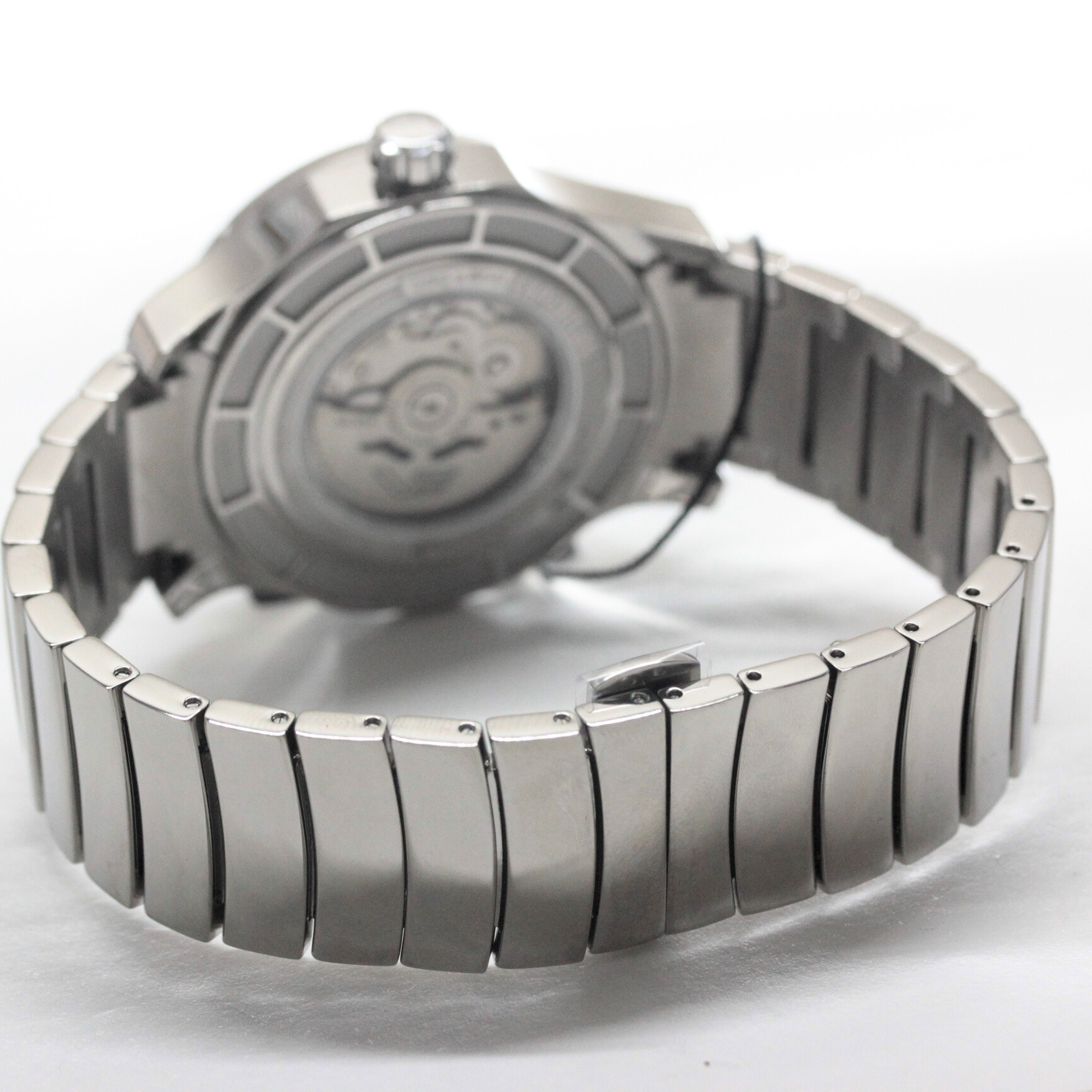 扱いやすい両開きベルト