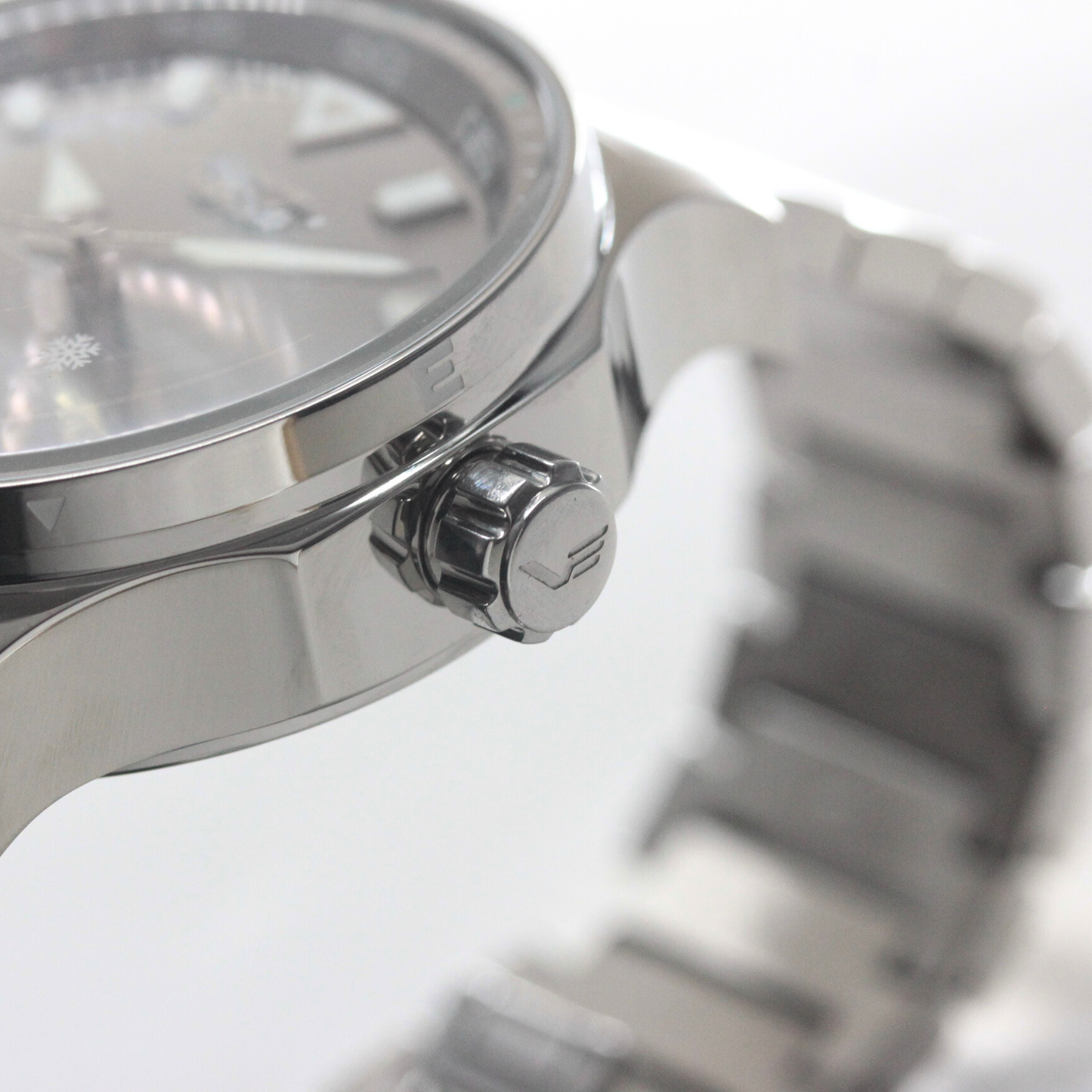 ボストーク・ヨーロッパのロゴが入ったリューズ