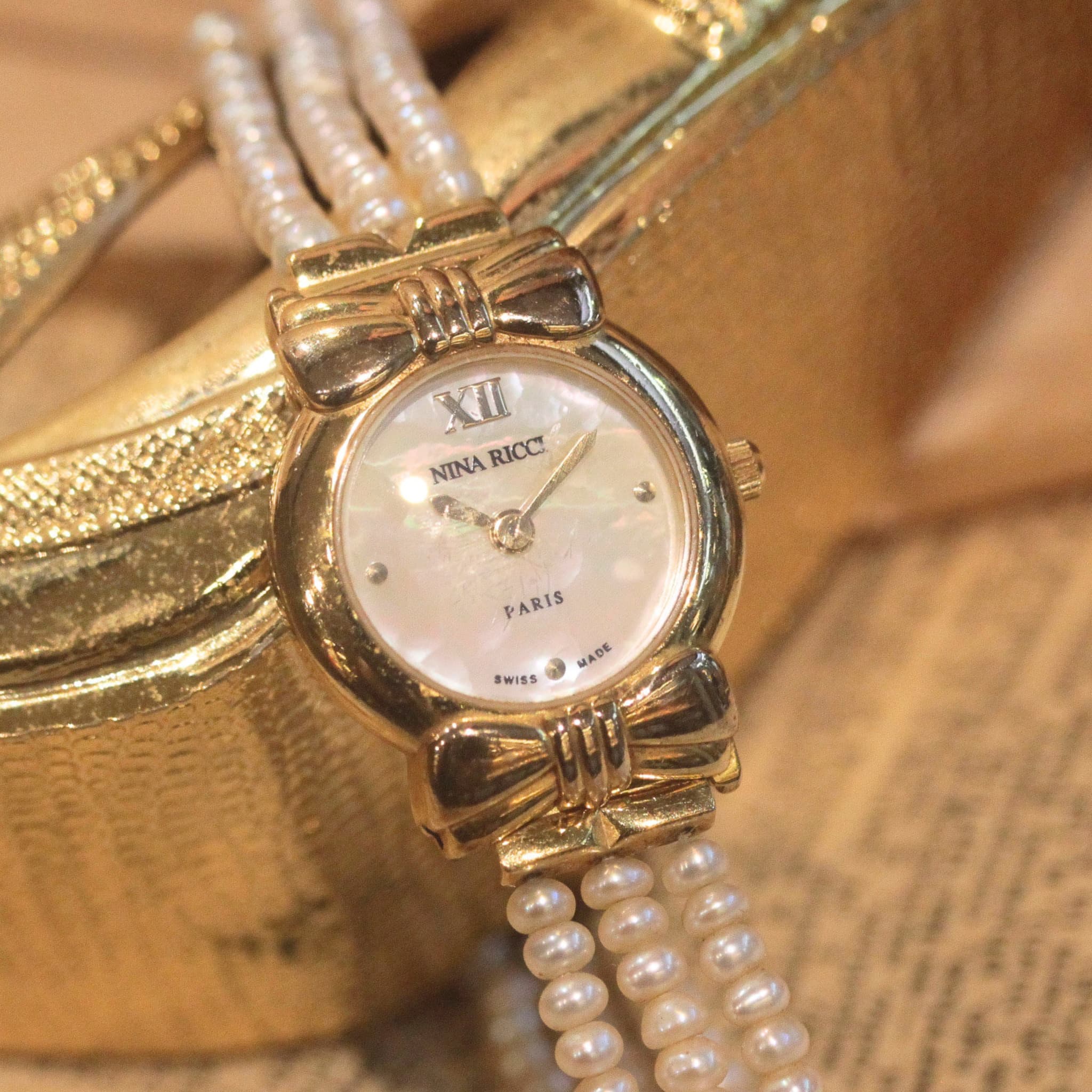 美品 新品電池 ニナリッチ ダイヤ シェル ゴールド レディース 腕時計 ドレス 美品 新品電池 ニナリッチ ダイヤ シェル ゴールド レディース 腕時計