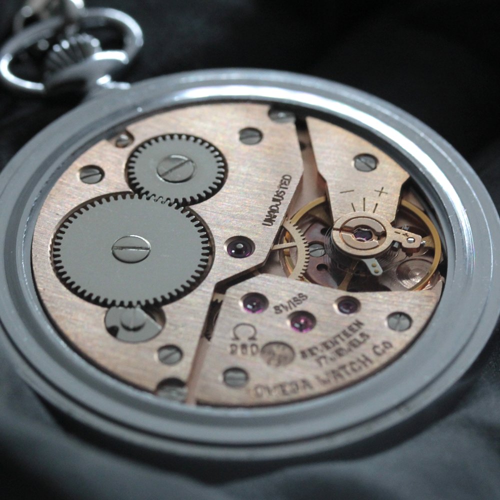 1980年製の絶版モデルのオメガ / OMEGA / ヴィンテージウォッチ / オープンフェイス懐中時計 アラビア数字/ 懐中時計 / omega-124