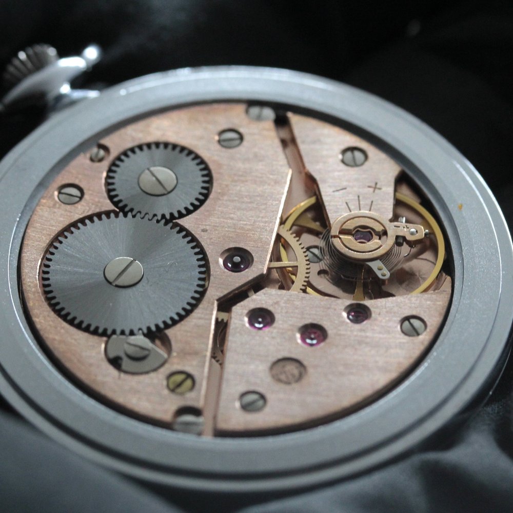 絶版モデルのオメガ / OMEGA / 1974年製 / ヴィンテージウォッチ / オープンフェイス懐中時計 / アラビア数字/ 純正チェーン付 / omega-127