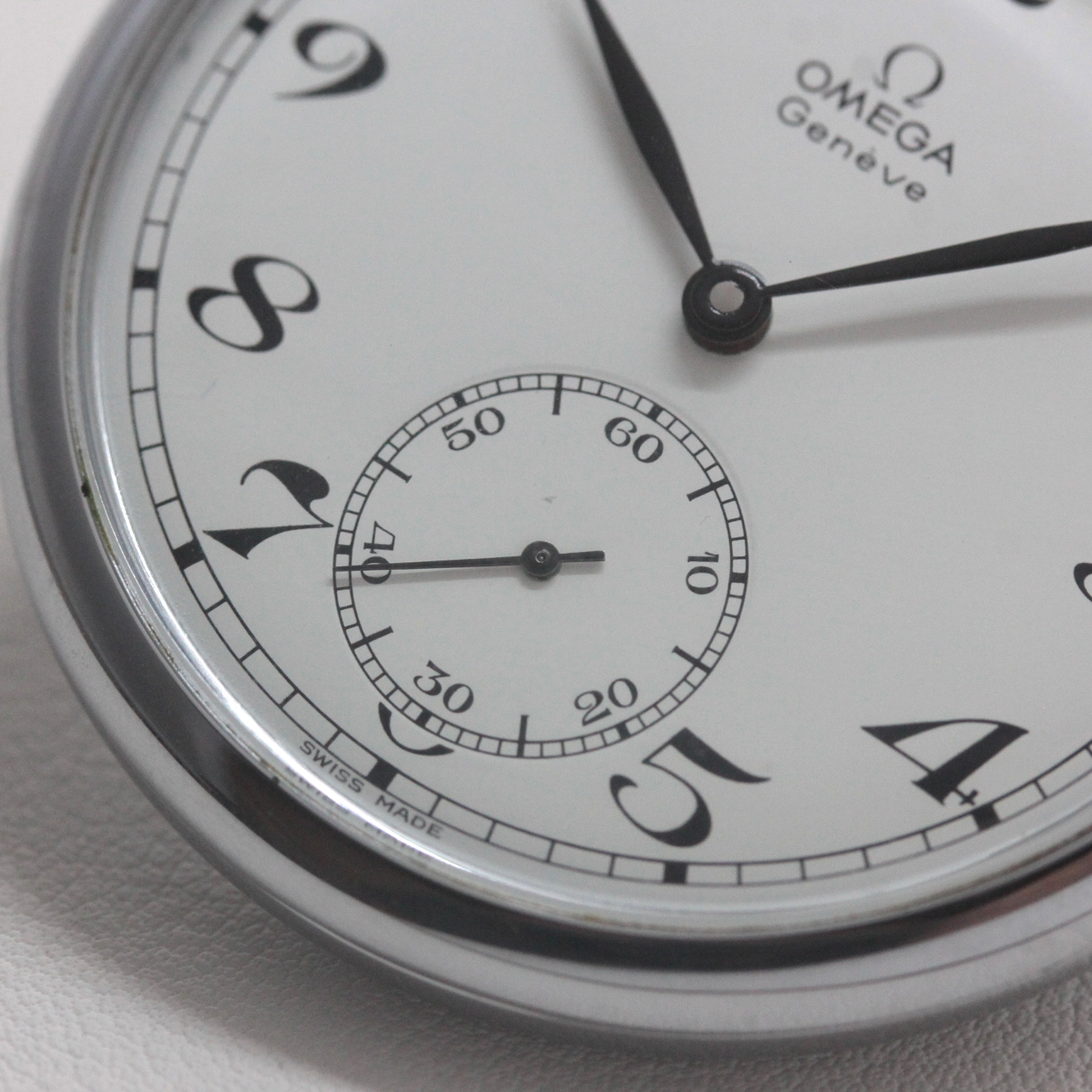 6時方向にはスモールセコンド