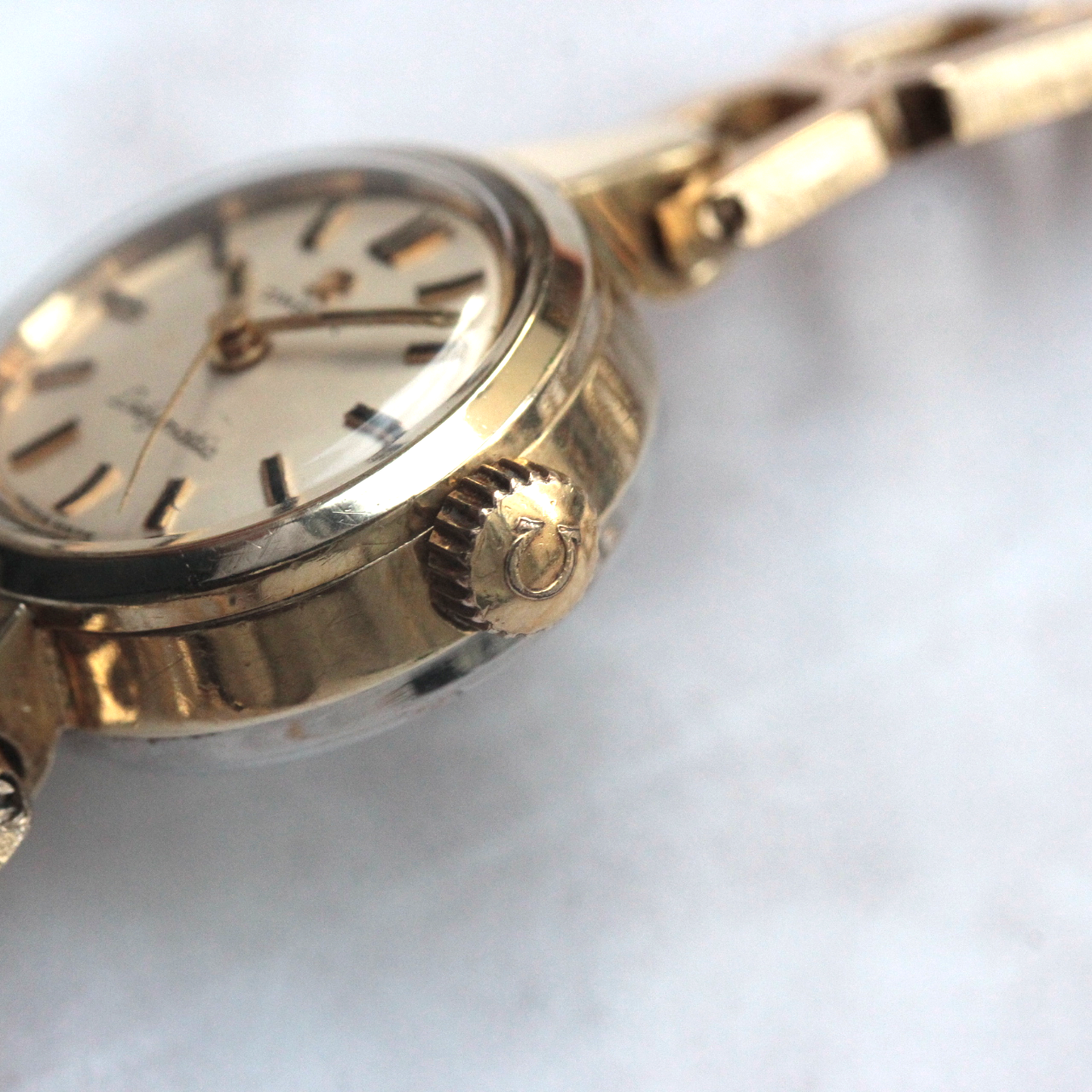 OMEGA / オメガ / Ladymatic レディマティック / 自動巻式ドレスウォッチ / ヴィンテージ / omega-568-11 リューズまわり