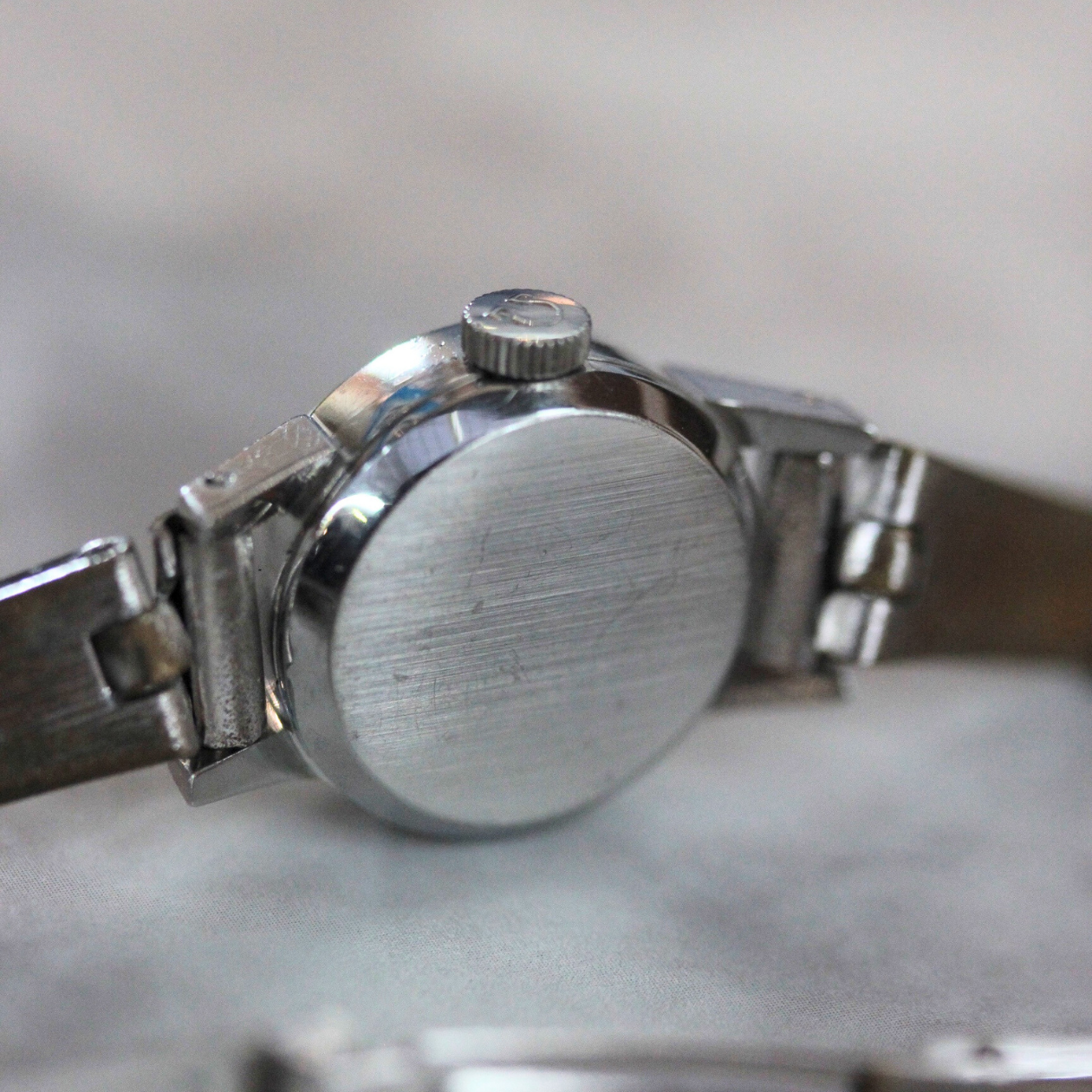 OMEGA / オメガ / DE VILLE（オメガ デビル）/ 1969年式 / 手巻き式 / ヴィンテージ / 腕時計 / omega-674-08 裏蓋部分