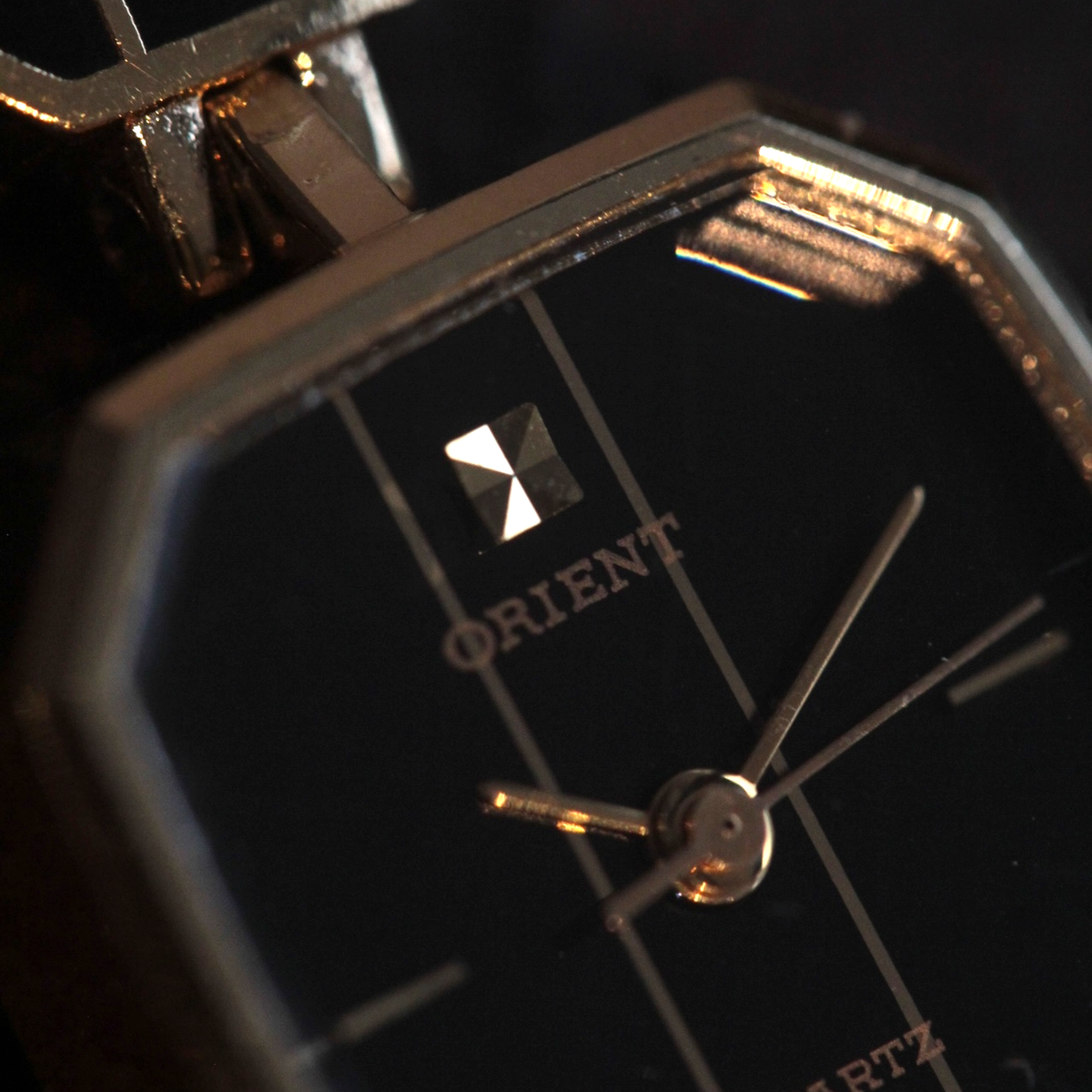 12時方向にワンポイントあり オリエントのヴィンテージ腕時計 orient-05-12
