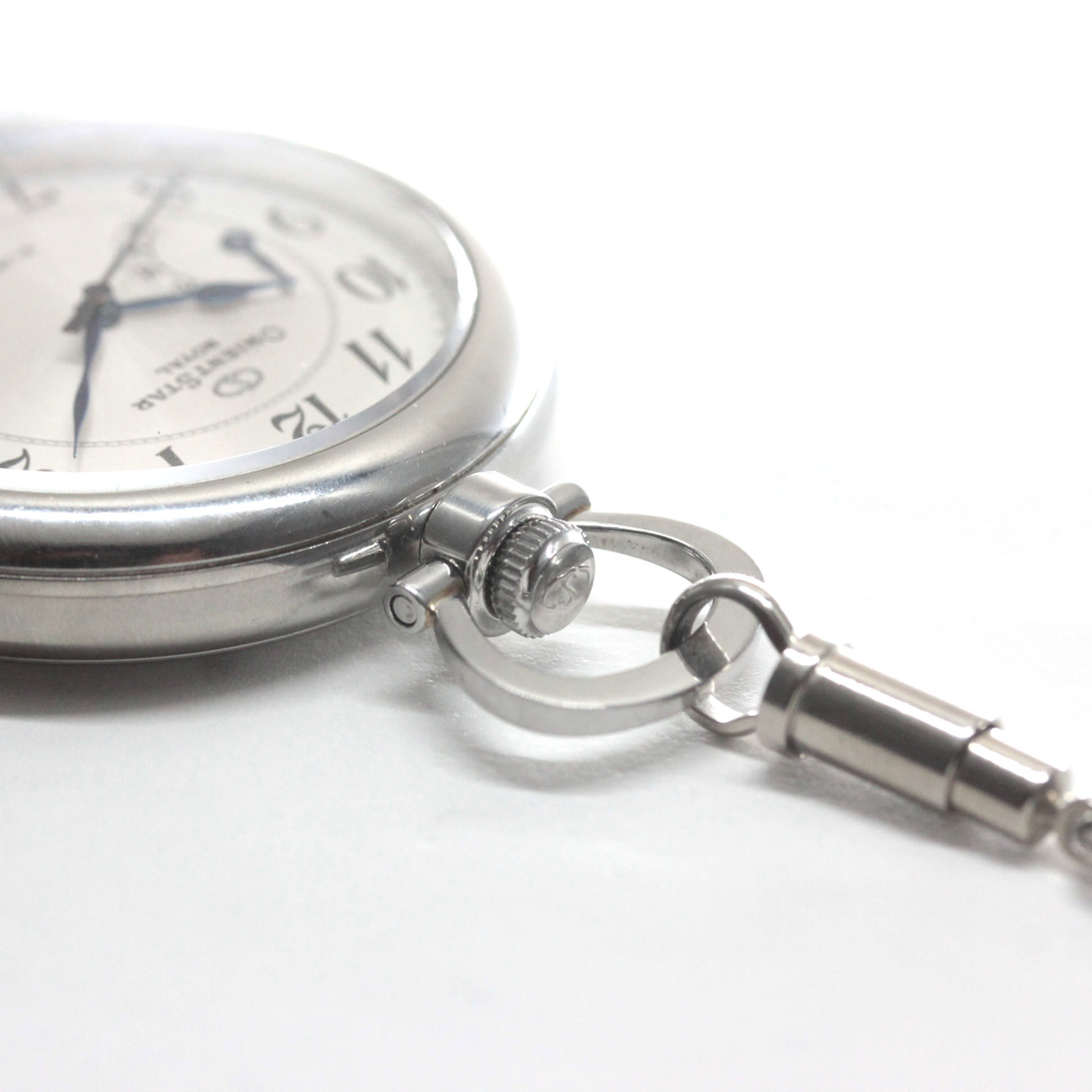 ゼンマイの巻き残量を表示するパワーリザーブインジケーターを内蔵したオリエントスターロイヤル