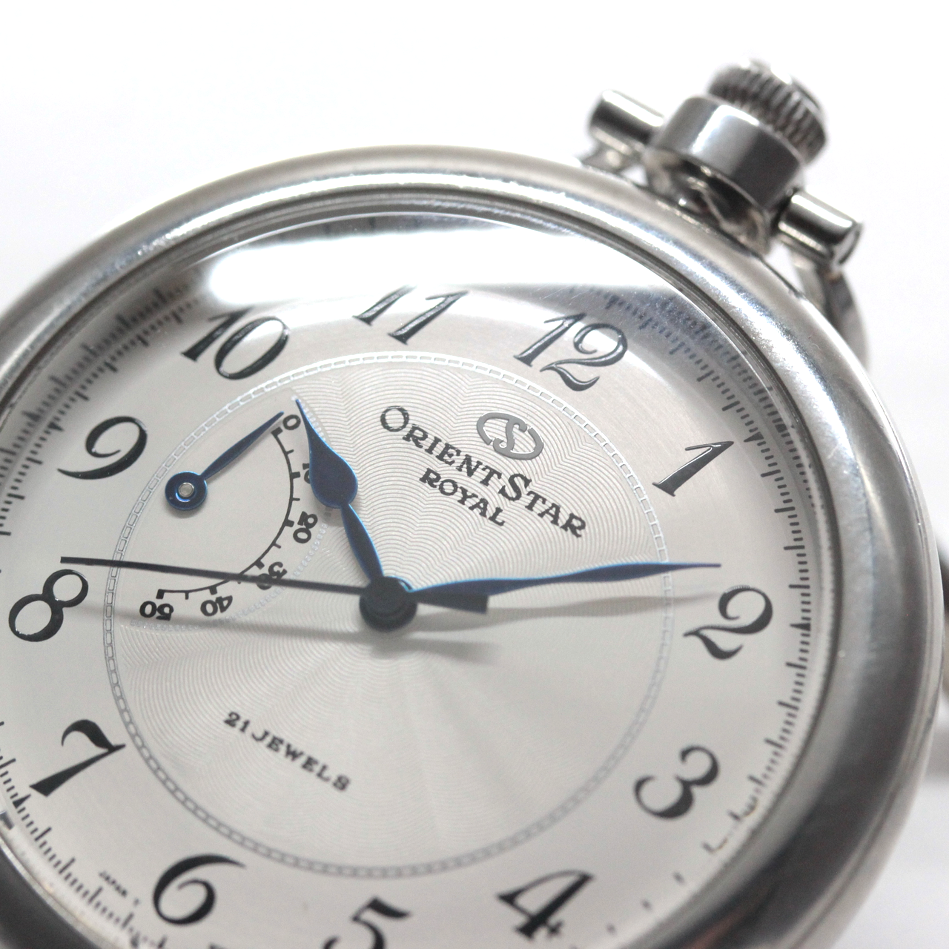 ゼンマイの巻き残量を表示するパワーリザーブインジケーターを内蔵したオリエントスターロイヤル