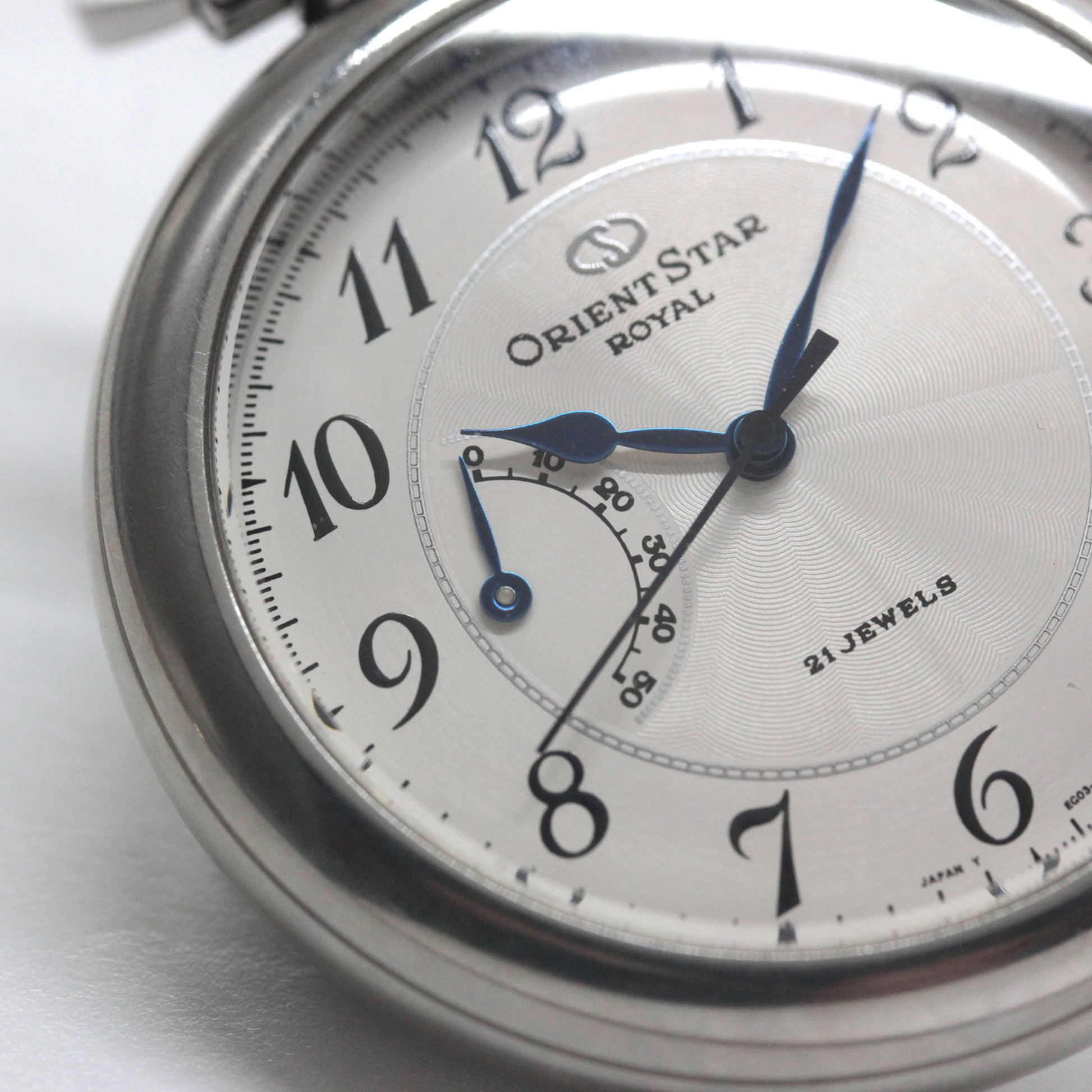 ゼンマイの巻き残量を表示するパワーリザーブインジケーターを内蔵したオリエントスターロイヤル