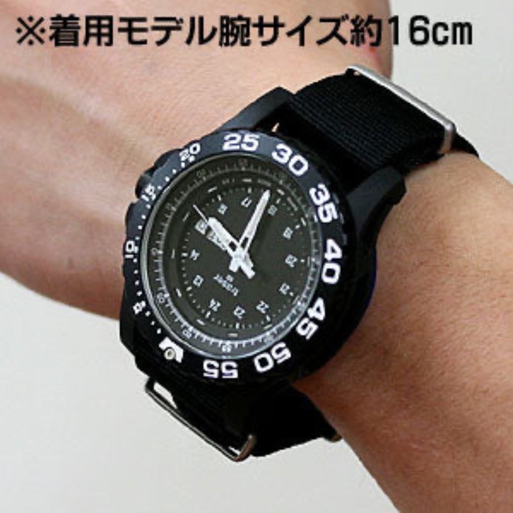 トレーサー/TRASER/H3/タイプ6/ＭＩＬ-Ｇ スポーツ レッド P6600.41F.1Y.01Spec/日本限定モデル/腕時計　正美堂男性スタッフ着用イメージ