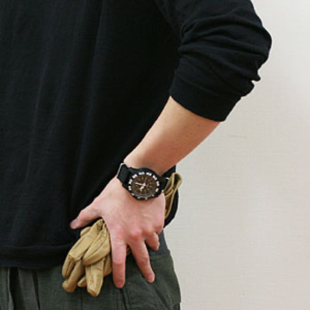 トレーサー/TRASER/H3/タイプ6/ＭＩＬ-Ｇ スポーツ レッド P6600.41F.1Y.01Spec/日本限定モデル/腕時計　正美堂男性スタッフ着用イメージ