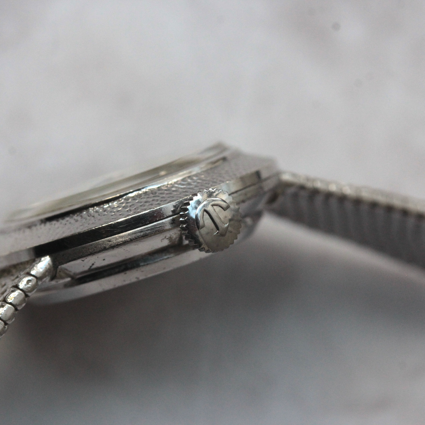 RADO ラドー / シルバーコロニー/ ヴィンテージ / 銀無垢 silver925 / 腕時計 / 1970年代前後推測 / rado-553-01　リューズ部分