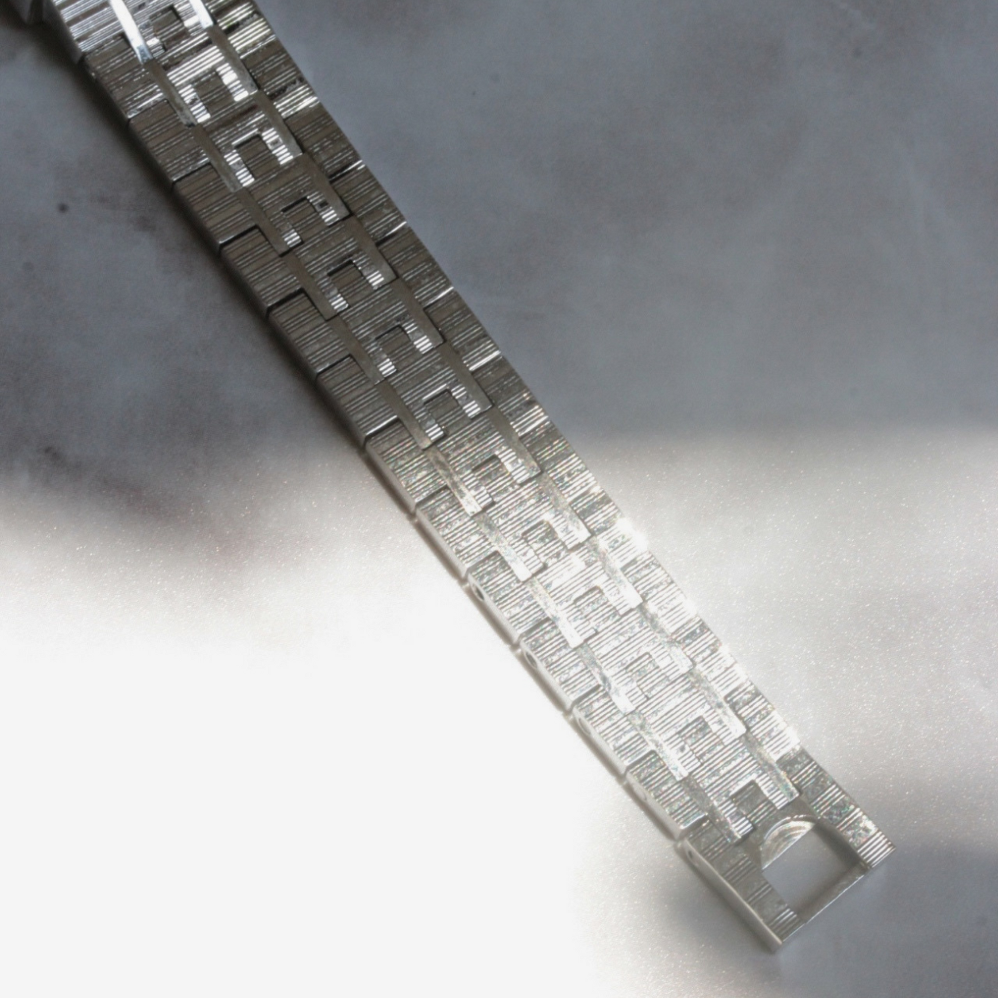 美しいシルバーカラーのベルト RADO / ラドー  rado-553-02