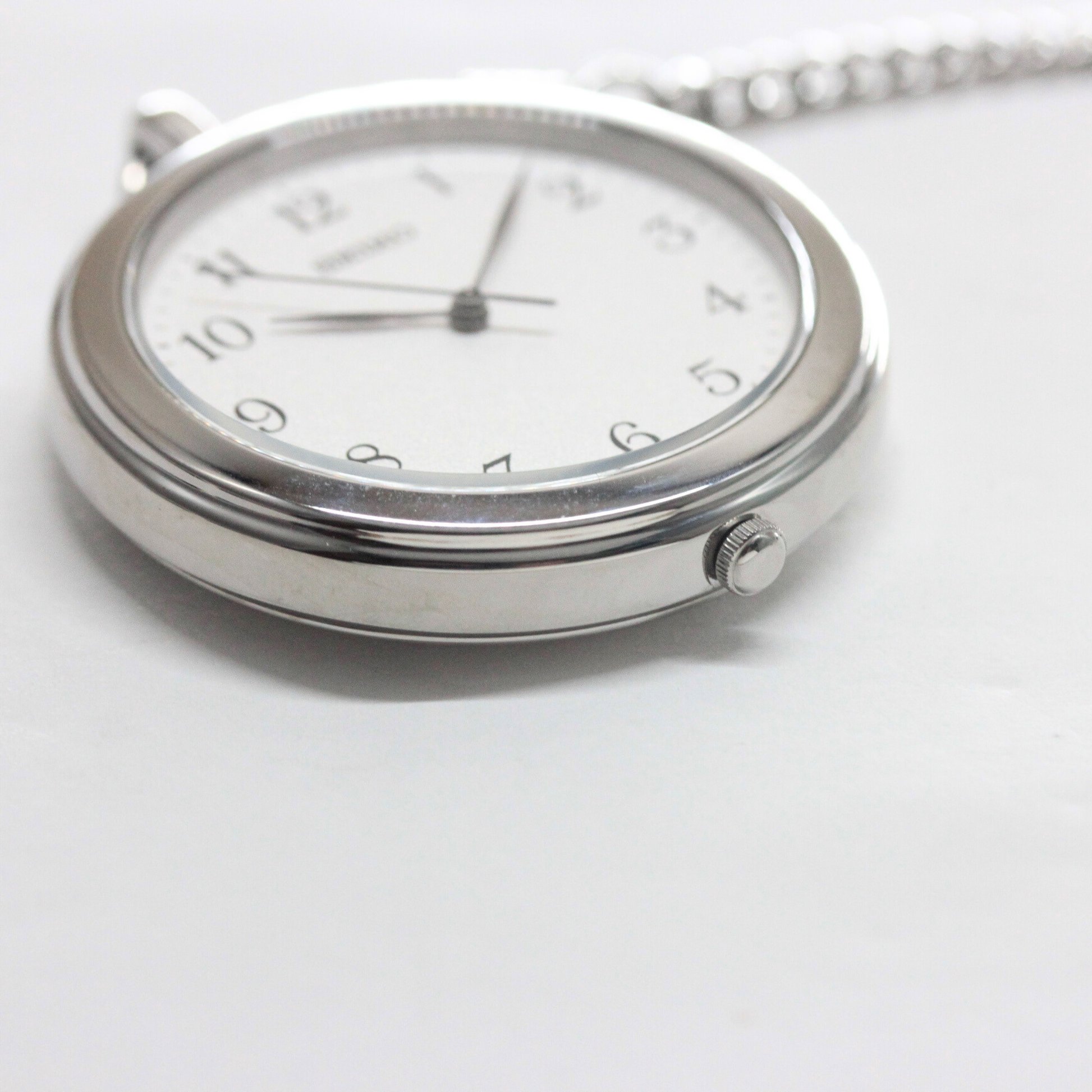 時間を調整するリューズ