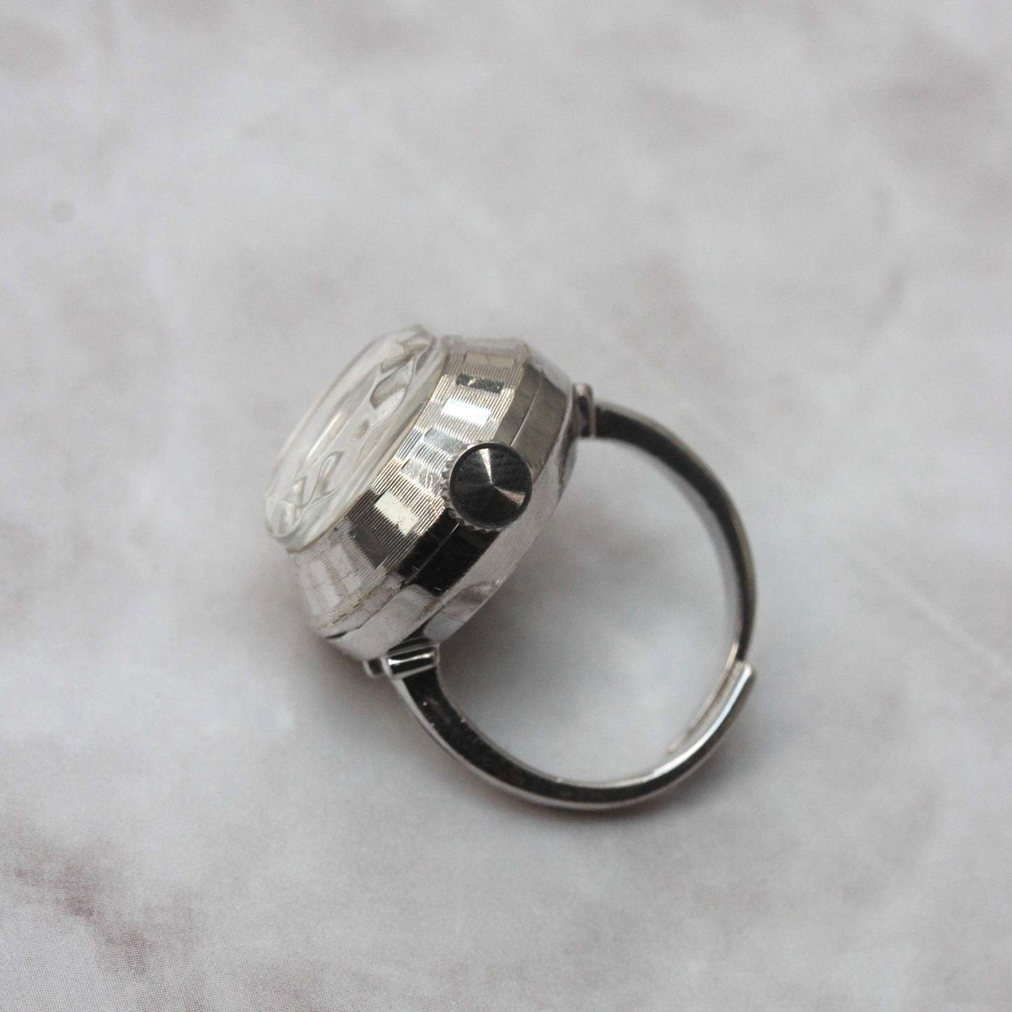 SEIKO / セイコー / 1967〜1979年頃 手巻き式 / リングウォッチ / リングボックス付 / seiko-604-07 リューズまわり