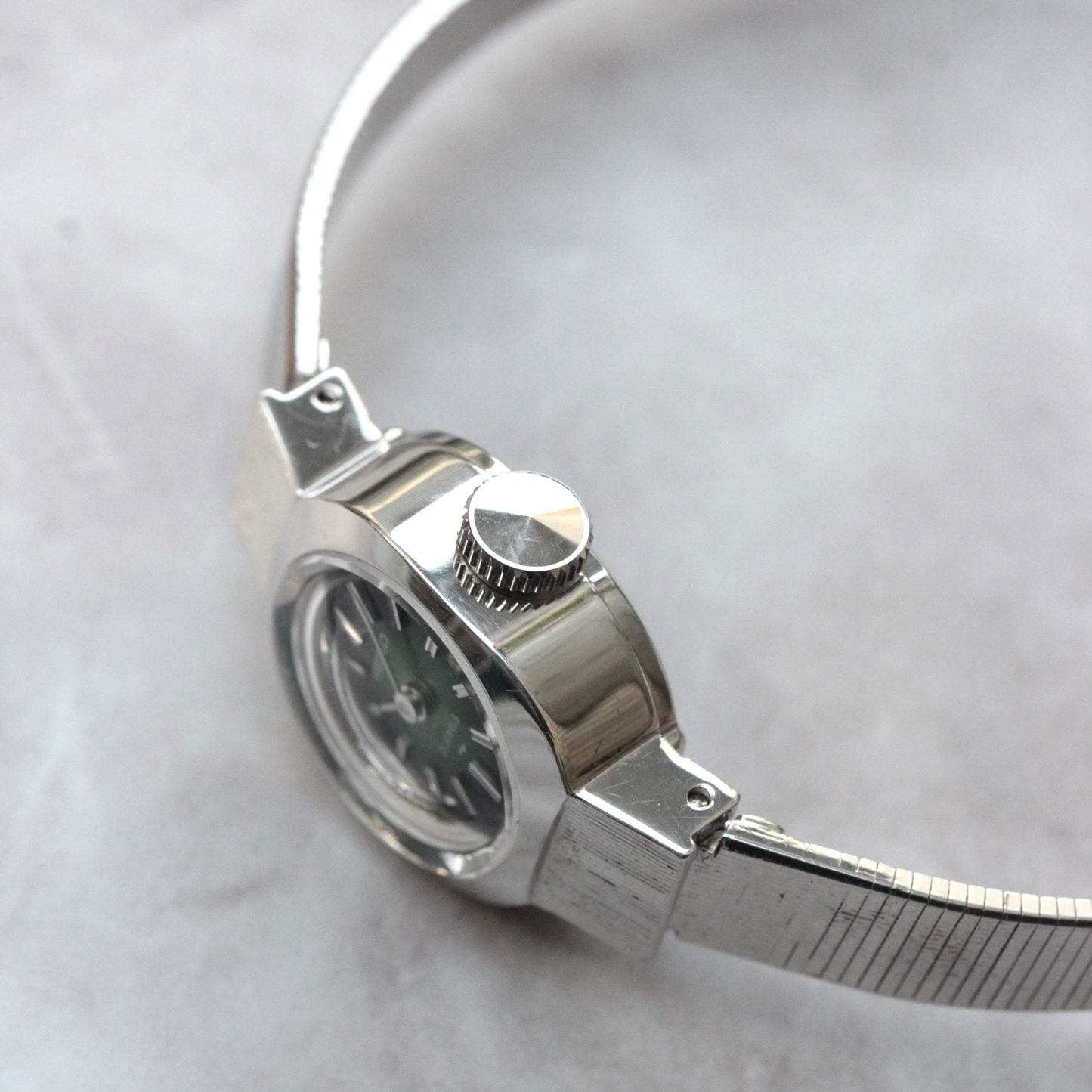 SEIKO / セイコー / 1972年製造推定 / 21石 手巻き式 / ヴィンテージ腕時計 / seiko-610-04　リューズまわり