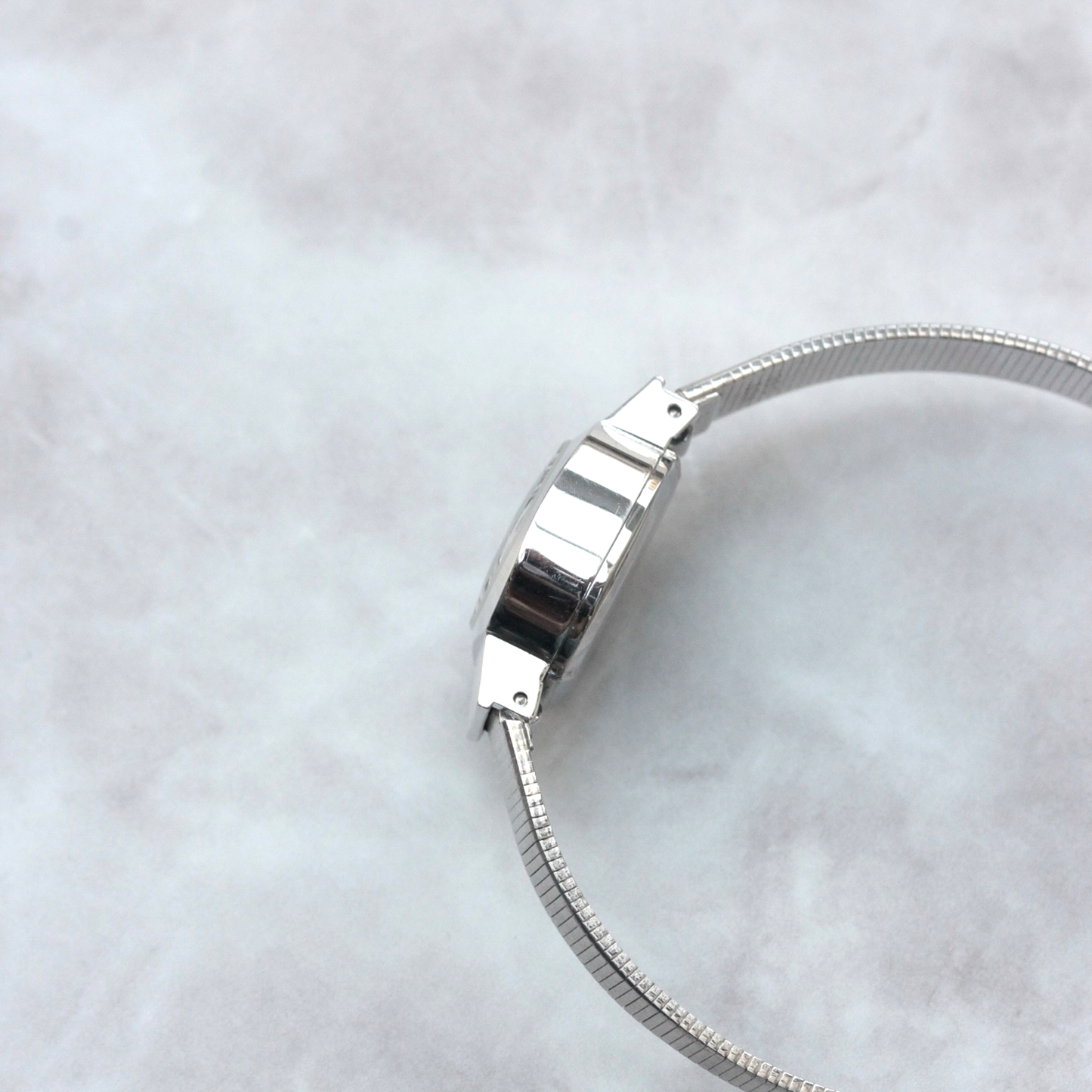 SEIKO / セイコー / 1972年製造推定 / 21石 手巻き式 / ヴィンテージ腕時計 / seiko-610-04 ケース側面