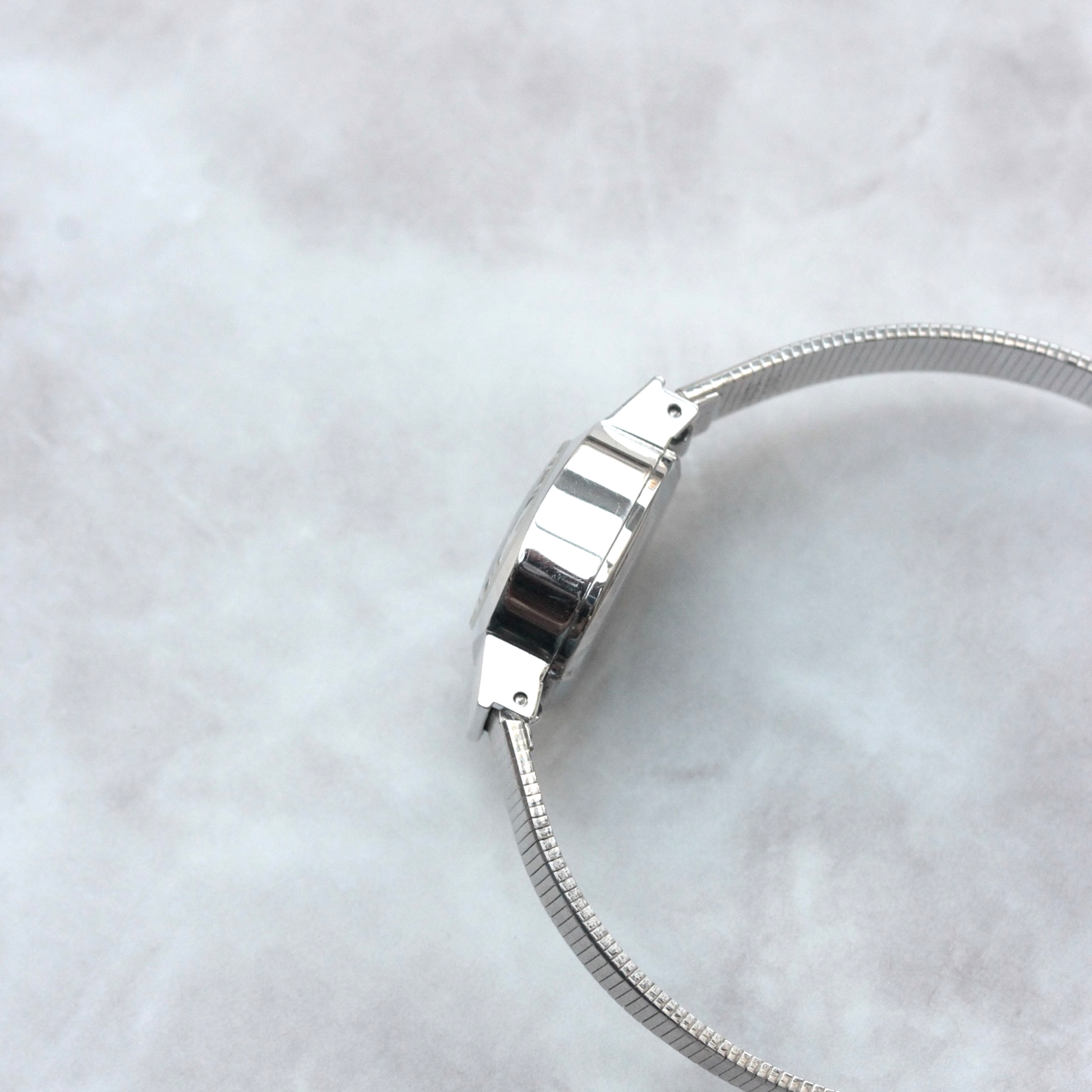 SEIKO / セイコー / 1972年製造推定 / 21石 手巻き式 / ヴィンテージ腕時計 / seiko-610-04 ケース側面