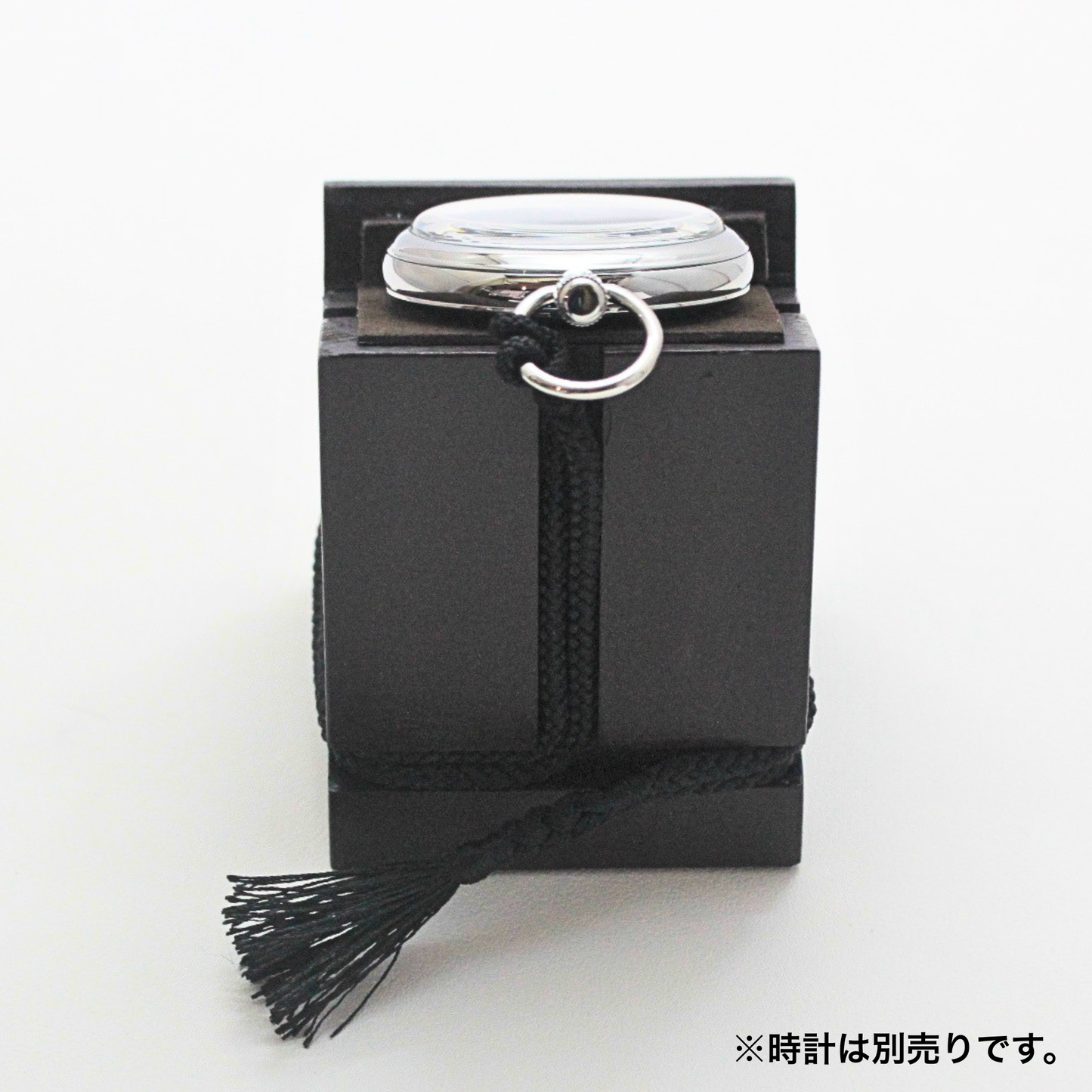 紐も収納できます  正美堂オリジナル 懐中時計用木製スクエアスタンド　syoh-squarewood