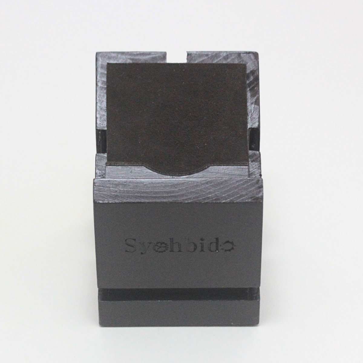 すべらないようにシートを着けています  正美堂オリジナル 懐中時計用木製スクエアスタンド　syoh-squarewood