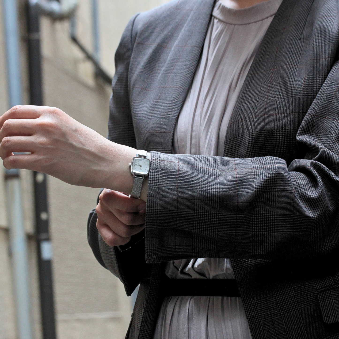 正美堂時計店 女性スタッフ着用イメージ