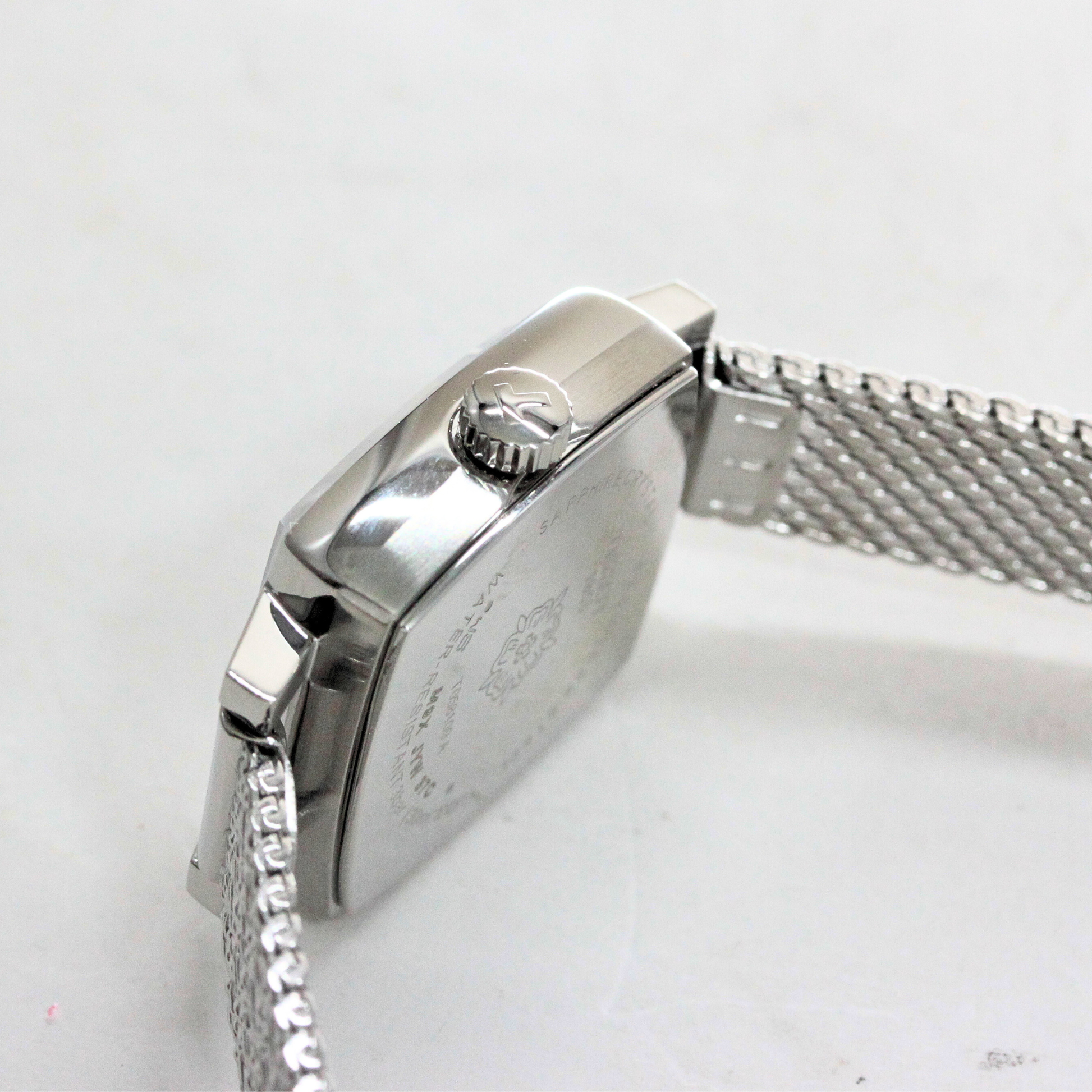 ティソのTが施されたリューズ周り