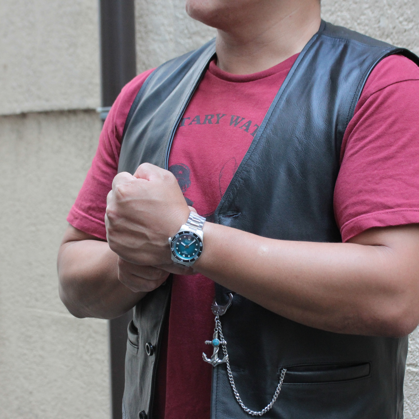 正美堂時計店男性スタッフ 着用イメージ