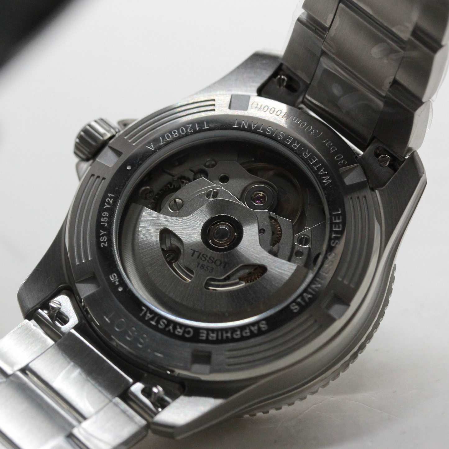 シースルーバックになった裏面