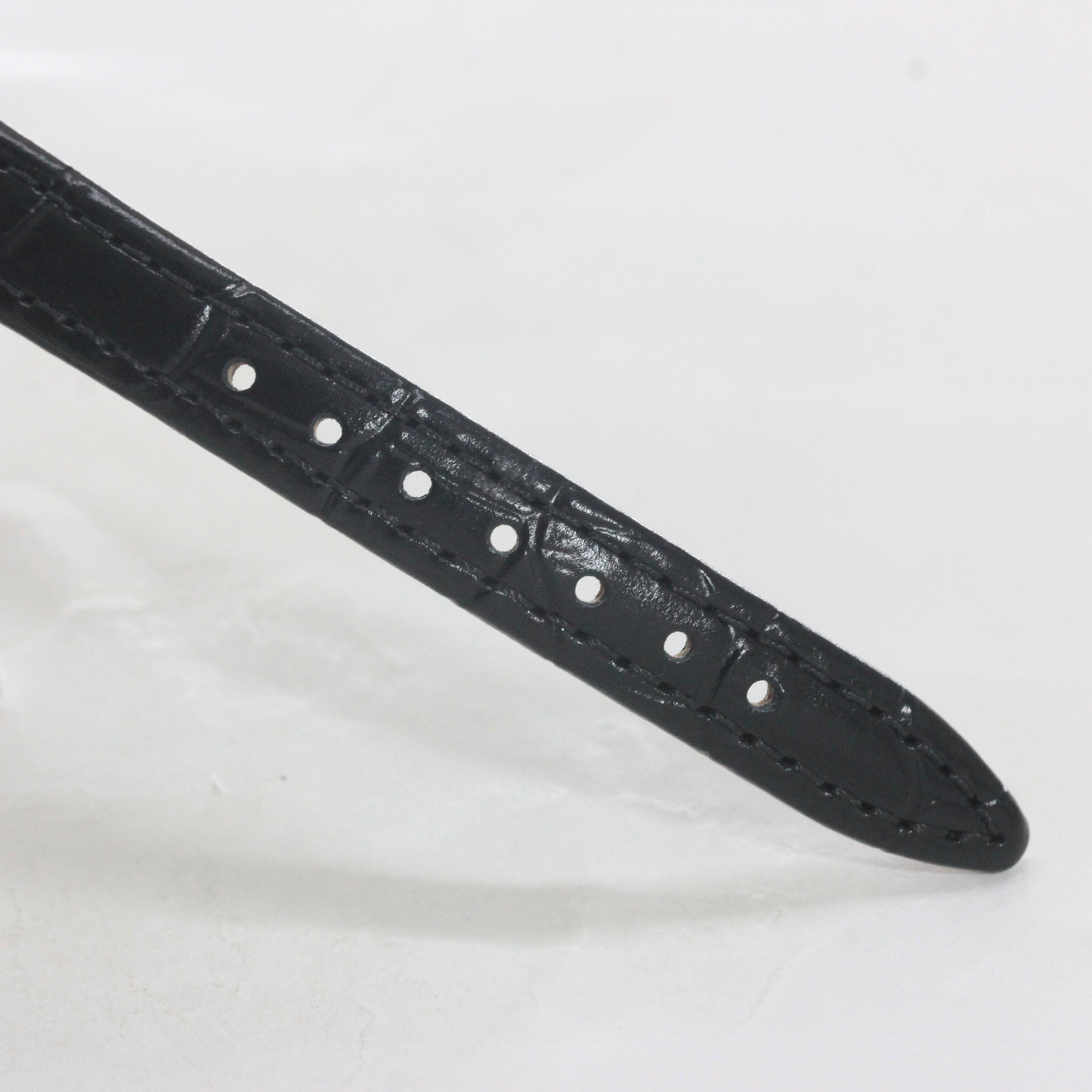 高級感ある黒の革ベルト