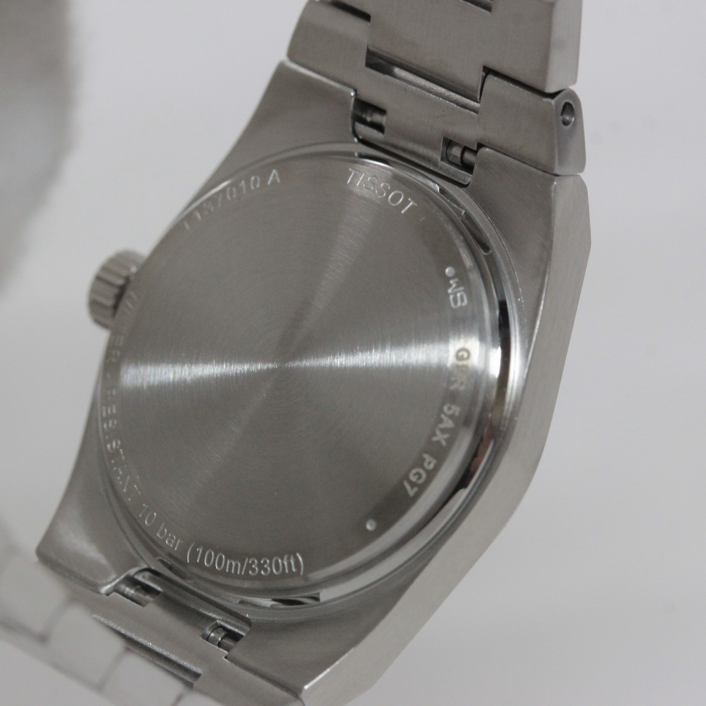 裏蓋には正美堂時計店で刻印が可能です