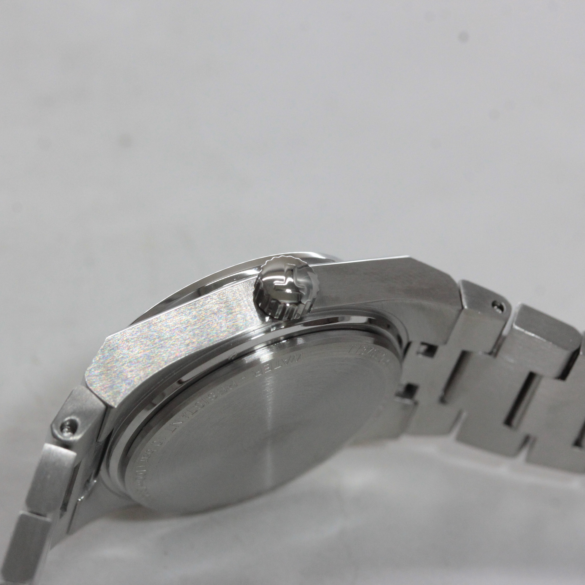 リューズ周り ティソのTが刻印