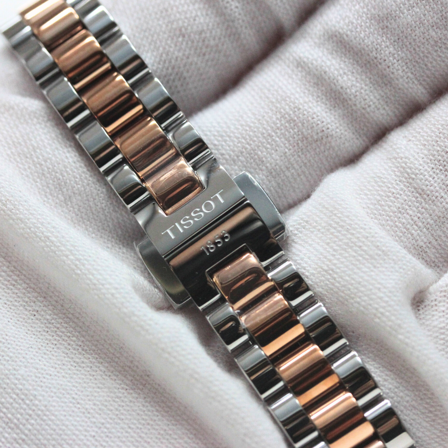 正美堂撮影 TISSOT(ティソ) デジール クォーツ ホワイト マザー・オブ・パール ローズゴールドPVDコーティング T152.010.22.118.00 腕時計