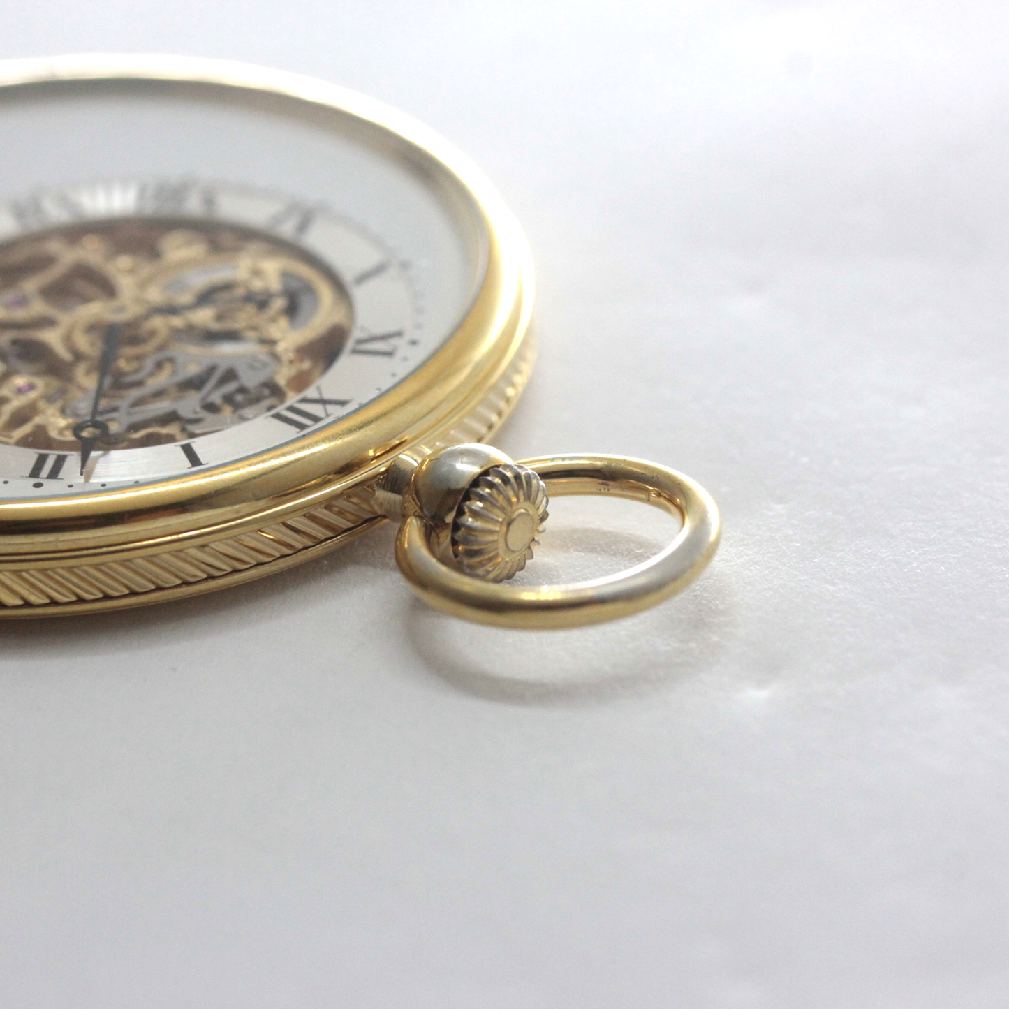 絶版モデルのティソ / TISSOT /ゴールドカラー/ スケルトン/薄型 / ヴィンテージ / tissot-1047　リューズ