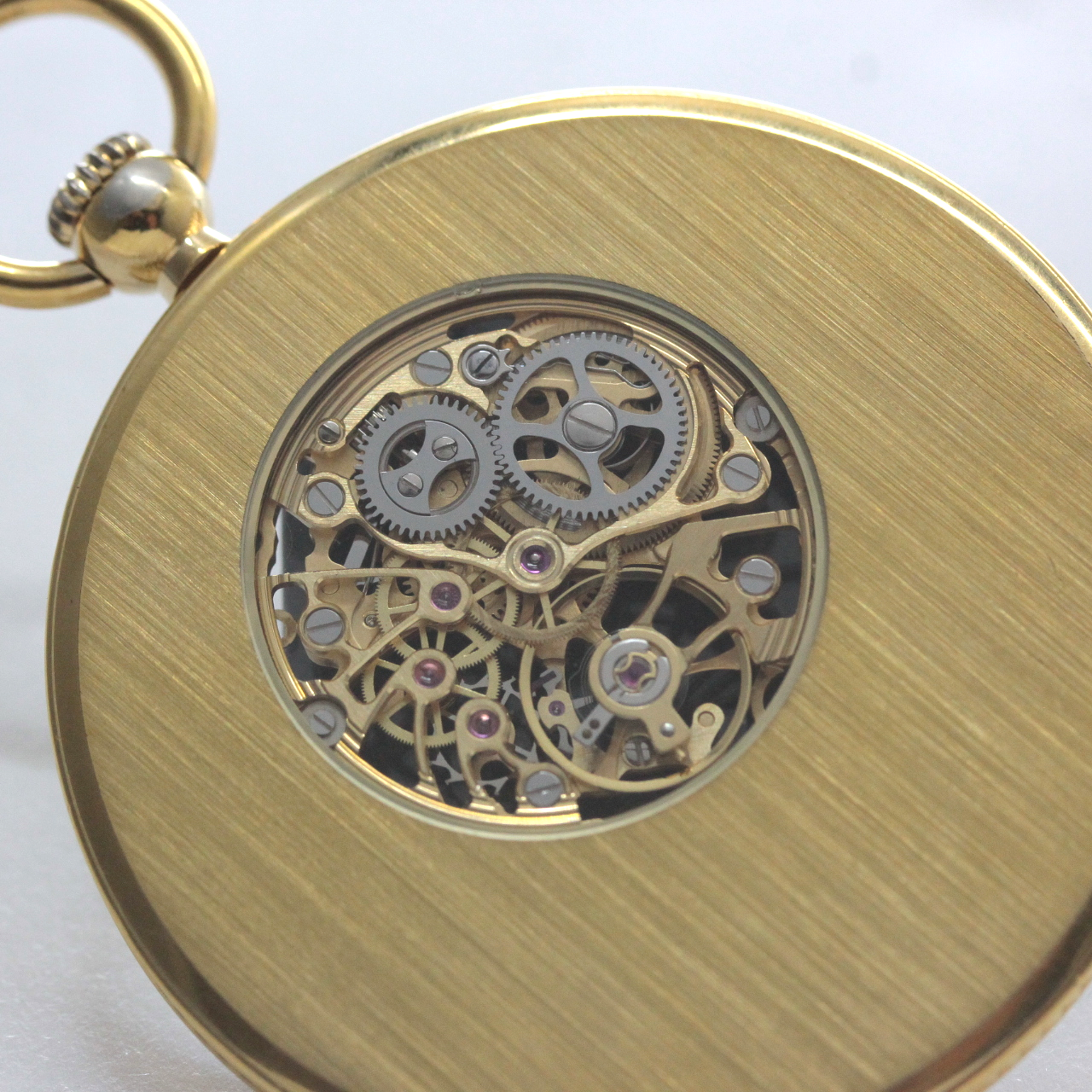 絶版モデルのティソ / TISSOT /ゴールドカラー/ スケルトン/薄型 / ヴィンテージ / tissot-1047　裏面オープンハート