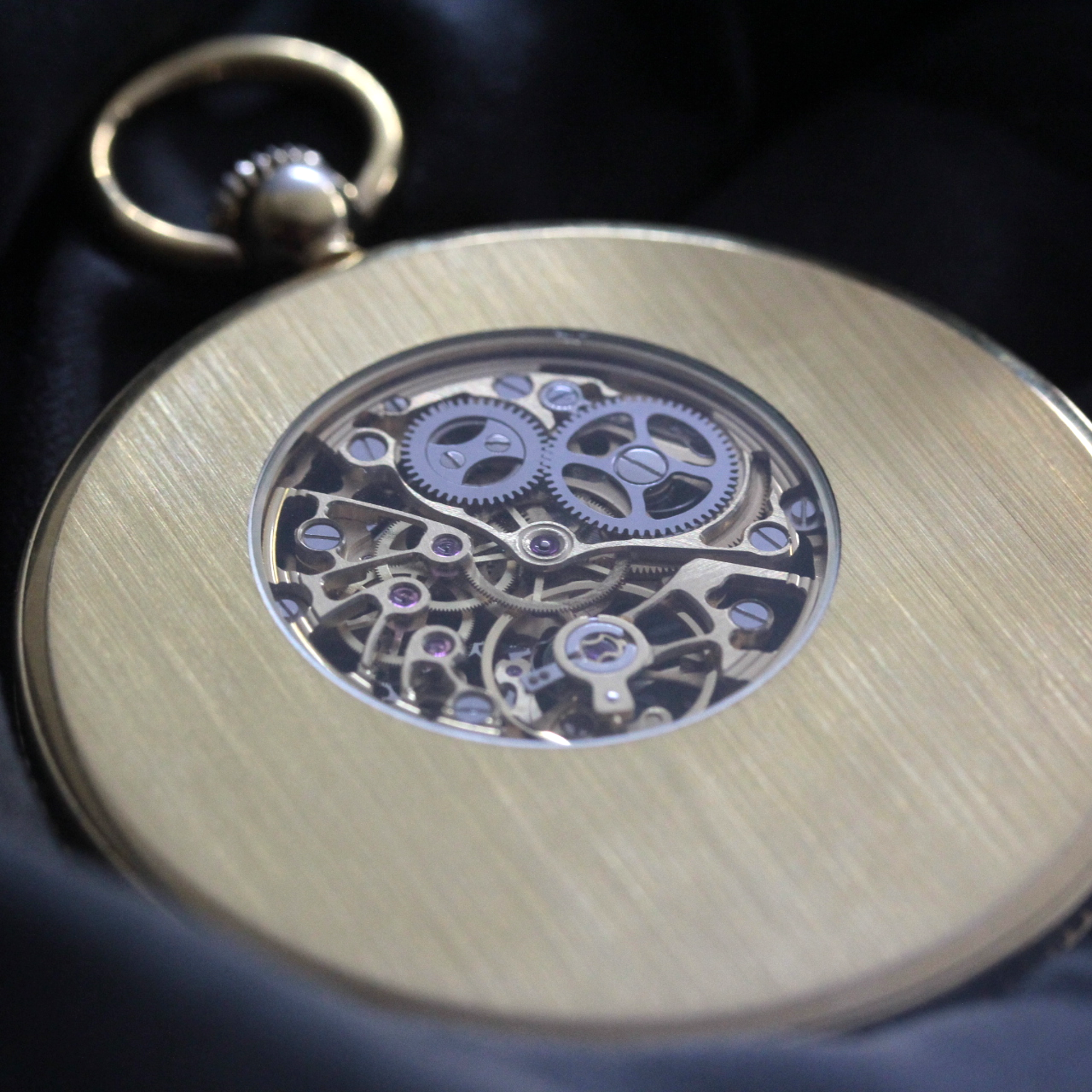 絶版モデルのティソ / TISSOT /ゴールドカラー/ スケルトン/薄型 / ヴィンテージ / tissot-1047