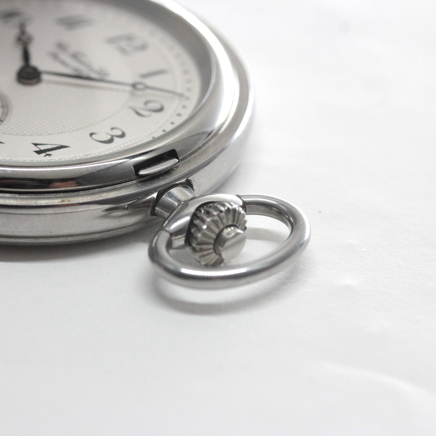 絶版モデルのティソ（TISSOT）/ ヴィンテージウォッチ / シルバーカラー ハンターケース /アラビア数字/ 手巻き式 / 懐中時計 / tissot-1052