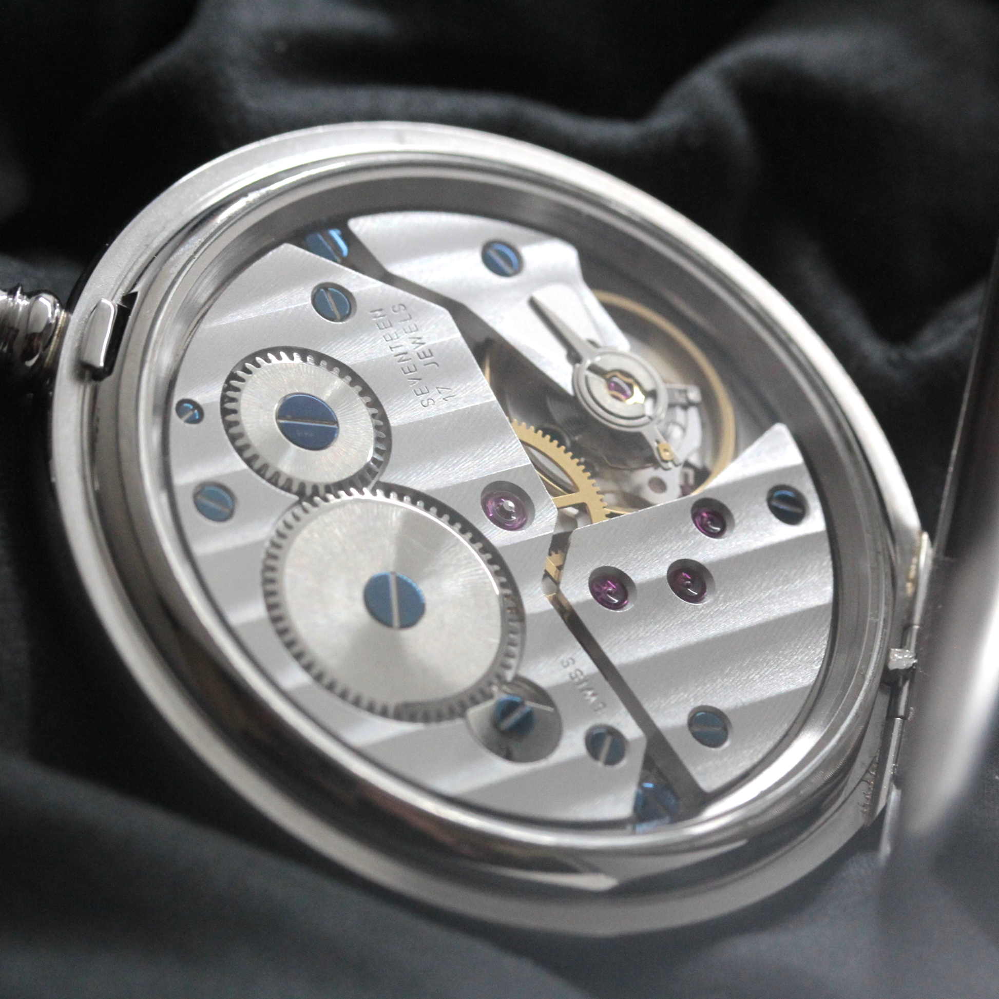 絶版モデルのティソ / TISSOT /24時間時計/ 手巻き式 / ヴィンテージ / tissot-1056