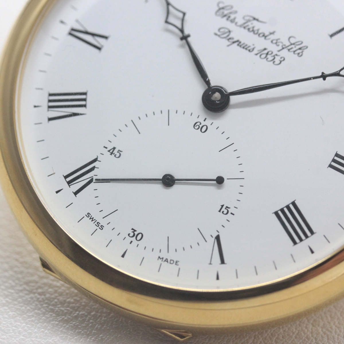 6時方向には秒針を表示するスモールセコンド