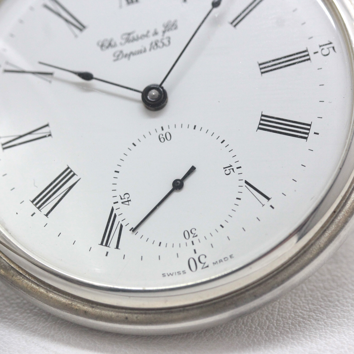 6時方向には秒針を表示するスモールセコンド