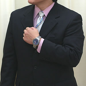 スーツにも似合う腕時計