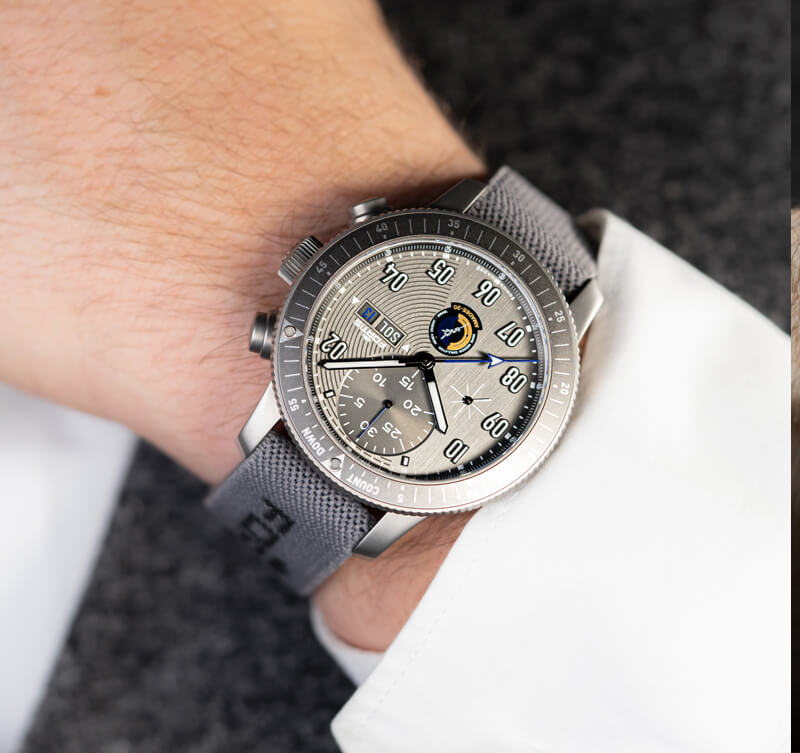 FORTIS フォルティス　ブランド 腕時計 オフィシャル・コスモノート アマディ20　自動巻き腕時計　クロノグラフ　正美堂　着用イメージ
