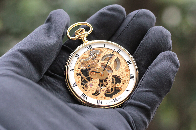 持ちやすい大きさのアエロスケルトン懐中時計