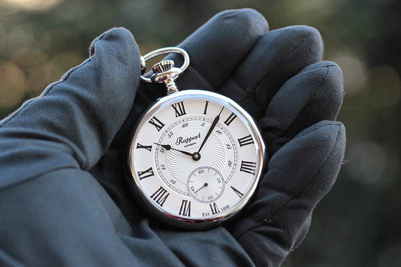 Rapport(ラポート)ブランド　イギリス　手巻き式懐中時計　オープンフェイス　クラシカルな時計　オシャレ　ファッションアイテム　レトロ