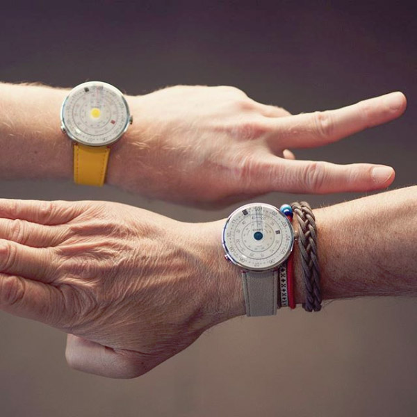 klokers　クロッカーズ　家族や友達、恋人同士で合わせて使うことができます。時計をシェアしあうこともできます。