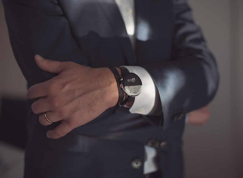 スーツにも似合う腕時計